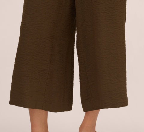 Wide Leg Crinkle Pull On Cropped Pant In Chocolate Walnut